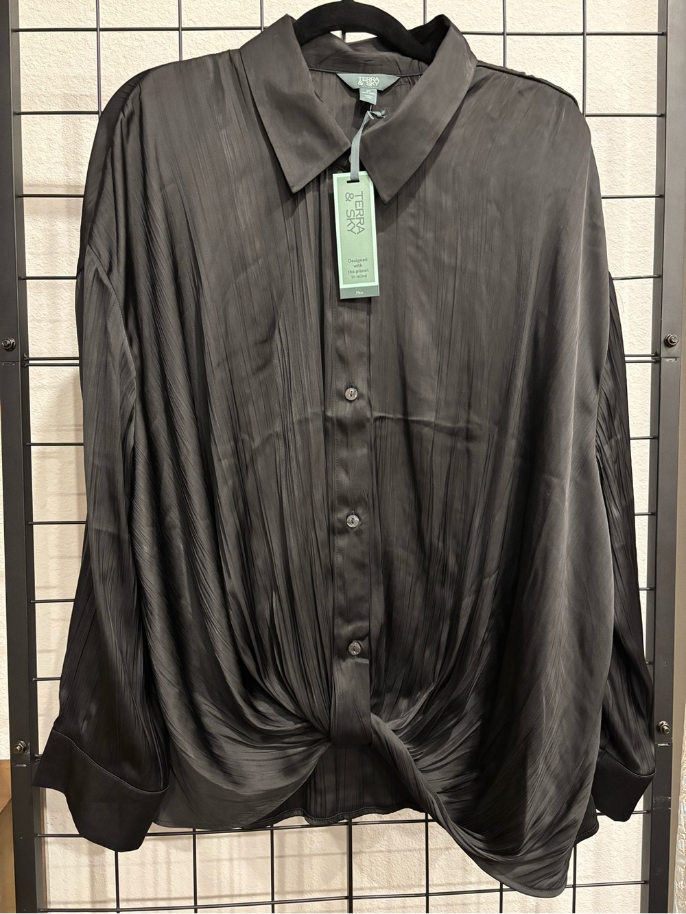 Terra & Sky Black Pleated Button-Front Dress Shirt